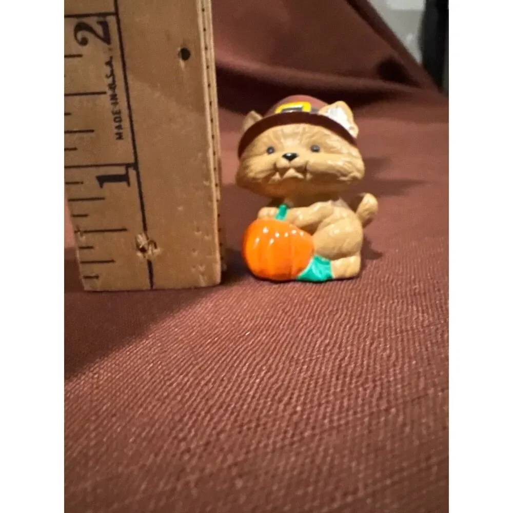 Hallmark Merry Miniatures 1993 Bobcat Pilgrim Thanksgiving Figurine